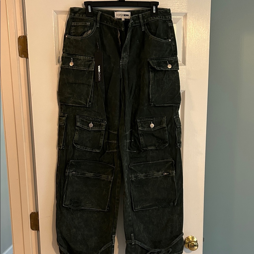 Black wide leg cargo Pants